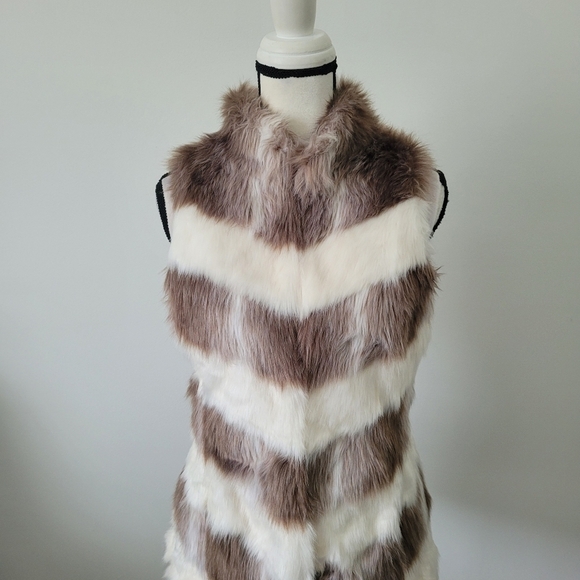 White House Black Market Faux Fur Chevro Striped Vest in brown and white Size SP - Picture 5 of 16